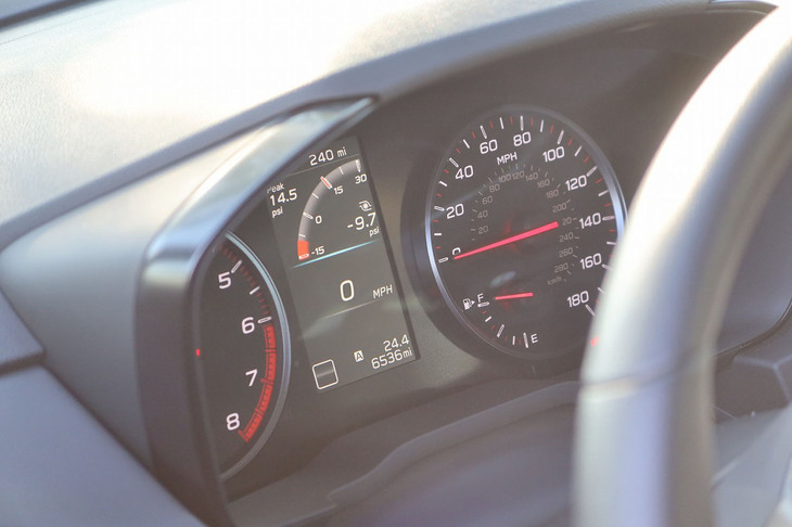 スピードメーターの目盛りは、290km/hまで刻まれている。