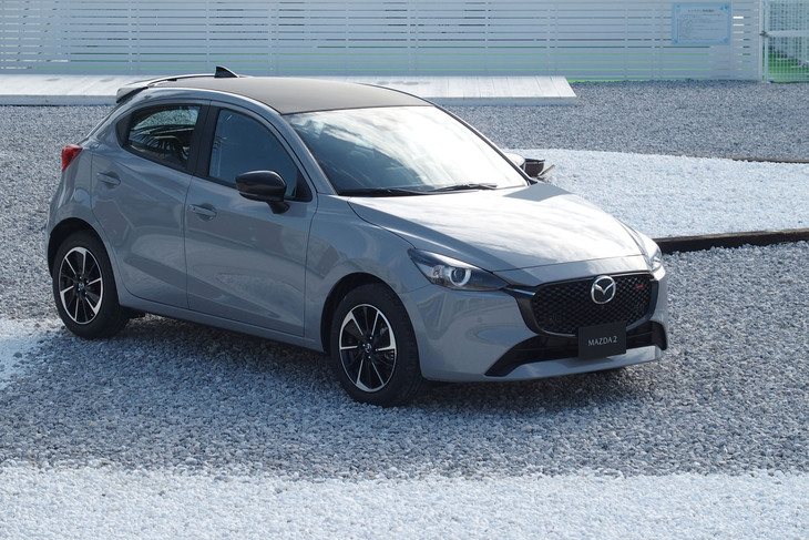 マツダ2 XDスポルト＋（海外仕様車のフロントビュー）