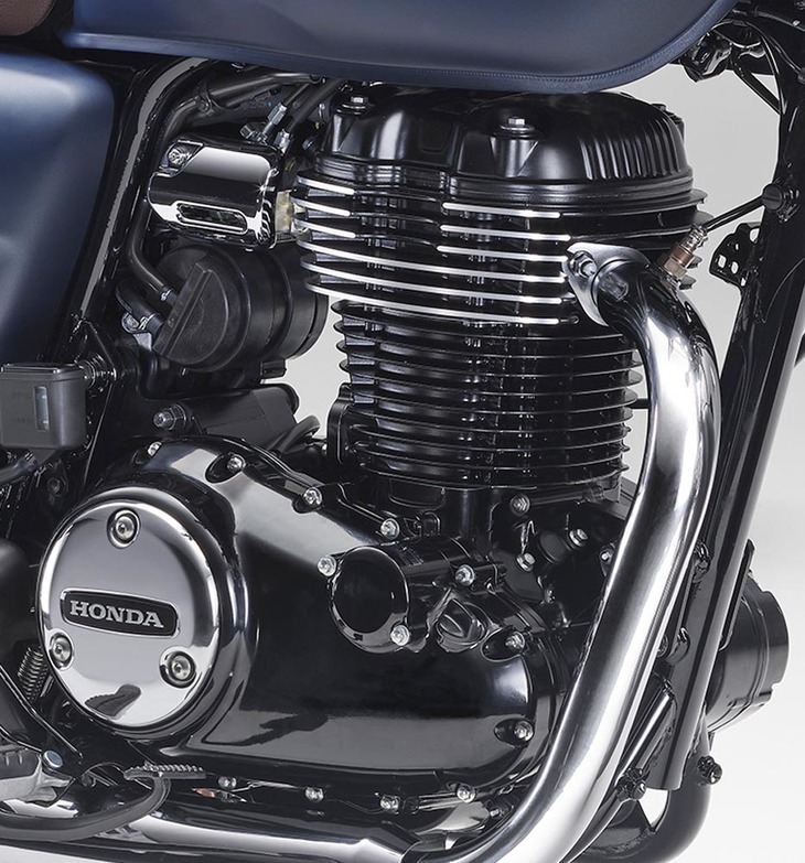 シリンダーが直立した空冷単気筒エンジン。クランクケースからヘッドカバーまでブラック塗装が施されている。