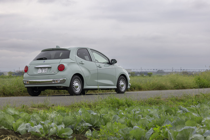 「ビュート」はトランクスペースを持つセダンだったが、「ビュート ストーリー」は5ドアのハッチバックだ。そのためどちらかといえば「ビュートなでしこ」の後継に近い新型車といえるだろう。