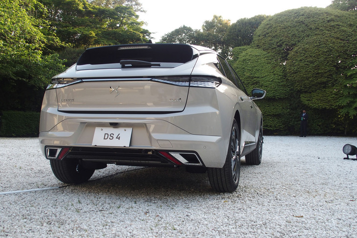 DS 4リヴォリE-TENSE（リアビュー）