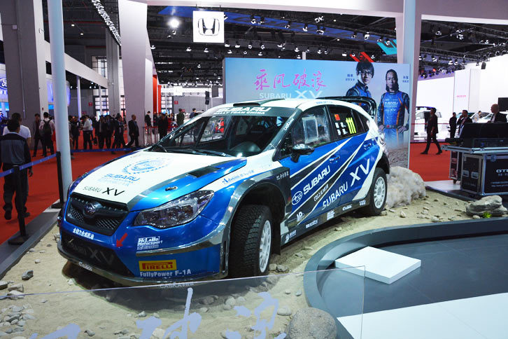 スバルのブースに飾られた「XV」のラリーカー。こうした本物の競技車両を展示するブースは、ほかにもチラホラと存在していた。自動車競技も少しずつ盛り上がってきているのだろう。