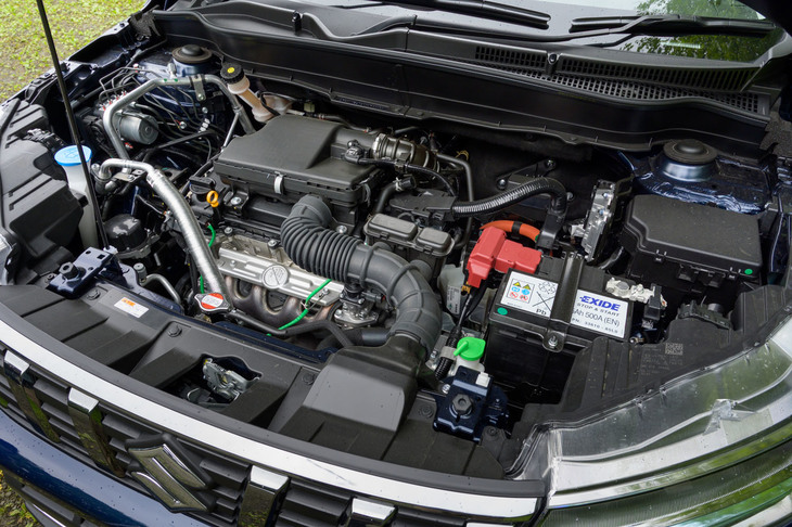 スズキ独自のハイブリッドシステムは、シングルクラッチ式ATとデファレンシャルの間にモーターを搭載したもの。シンプルでありながら、“EV走行”も可能な本格的なシステムとなっている。