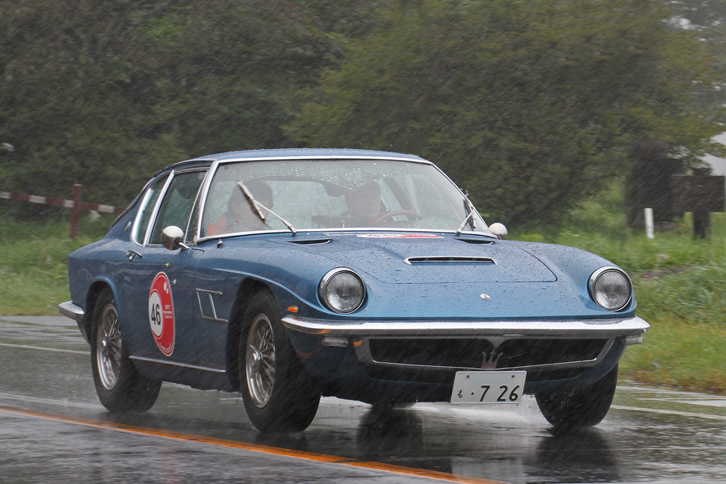 昨年のAコースのウィナーである堺 正章氏が駆る1967年「マセラティ・ミストラル」。2連覇を狙ったが、惜しくも2位に終わった。