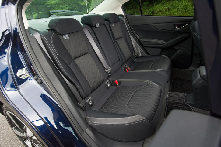 リアシートは「G4」「スポーツ」ともに6：4の分割可倒機構付きで、荷室を拡張できる。