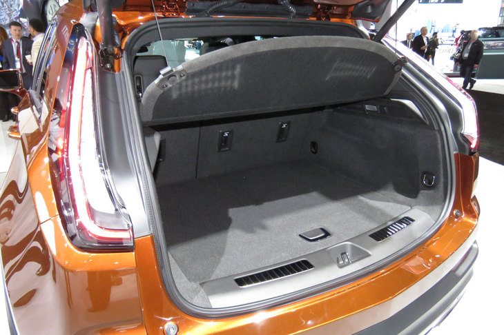 キャデラックXT4（ラゲッジルーム）