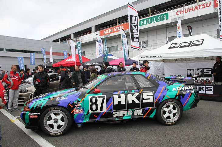 近年レストアされた、グループA仕様の「スカイラインGT-R」（BNR32）を展示していたHKS。