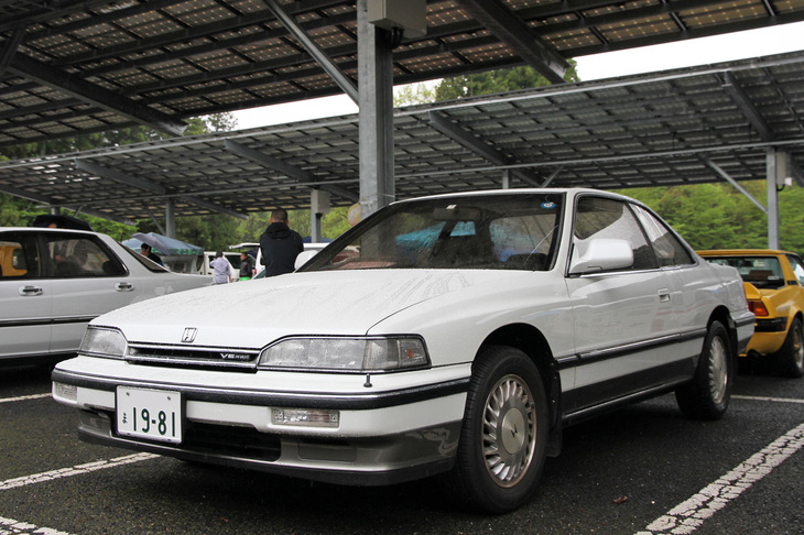 1989年「ホンダ・レジェンド ハードトップ」。2.7リッターV6エンジンを積んだ、初代レジェンドの2ドアハードトップ。「参加資格は1970年代半ばまで」ということが多い一般的な旧車イベントには参加できない、こうしたモデルが見られるのが、このイベントの魅力である。