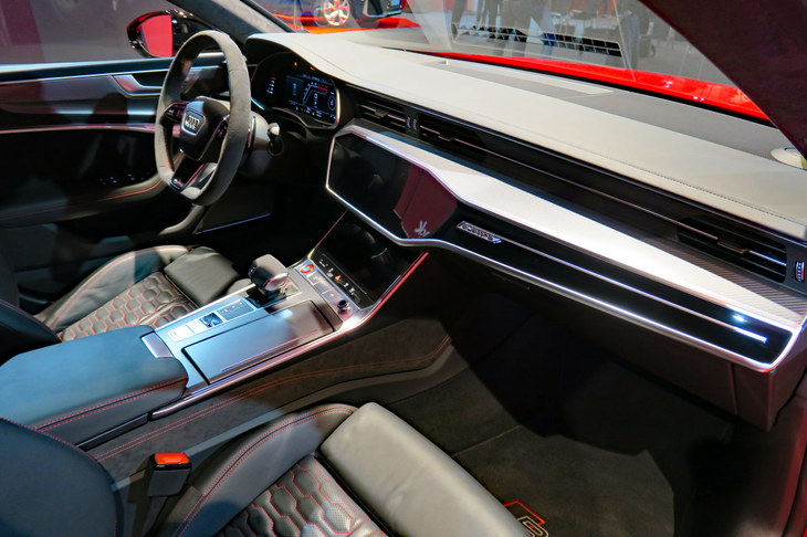 アウディRS 7スポーツバック（インストゥルメントパネルまわり）