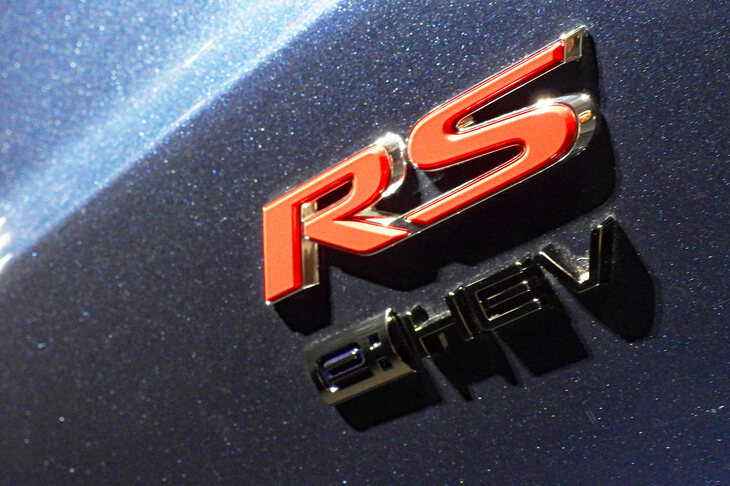 ホンダCR-V e：HEV RSブラックエディション ホンダアクセス用品装着車（ブラックエンブレム）