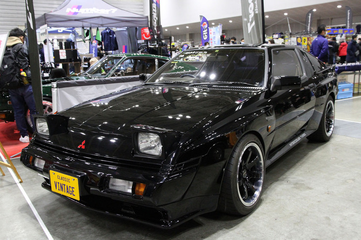 ヴィンテージ宮田自動車が展示した1990年「三菱スタリオンGSR-VR」。ブリスターフェンダーを備えたワイドボディーに2.6リッター直4 SOHCターボユニットを積んだスタリオンの最終発展型。