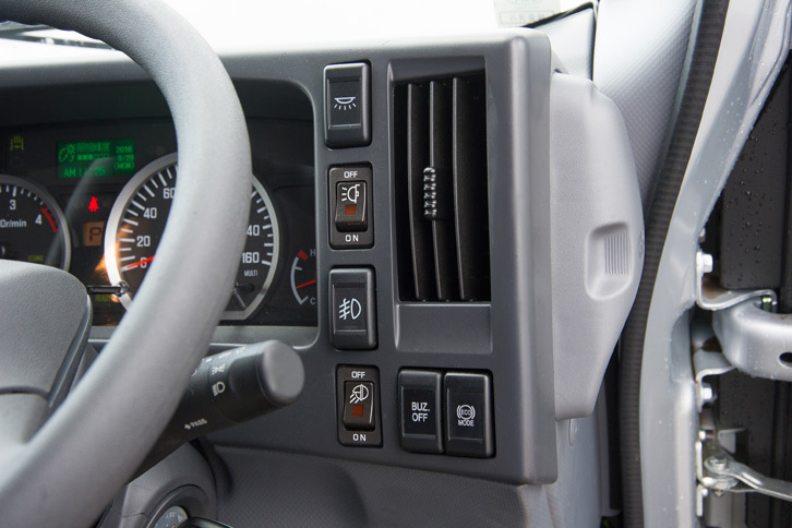 いすゞ・エルフ ワイドキャブ ロングボディー ドライバン