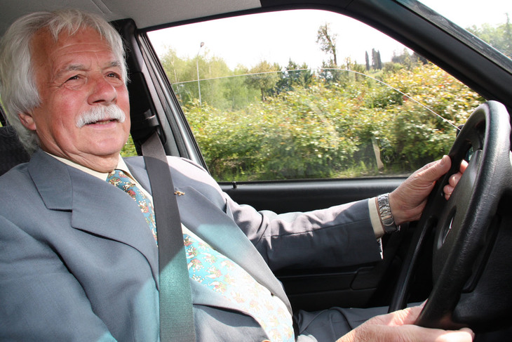 若いころに街にやってきたミッレミリアで「300SL」を目撃して以来、いつかメルセデスをと思っていたという。