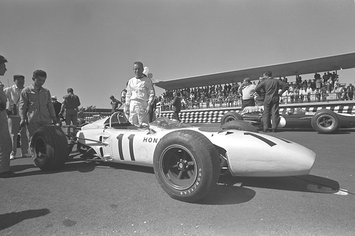 1964年からF1参戦を開始したホンダ。1965年にはリッチー・ギンサーのドライブで初勝利を挙げるが、1968年いっぱいで参戦を終了した。