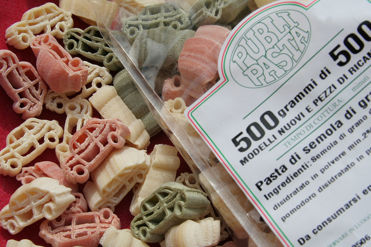参考までに、「フィアット500」型のパスタ。