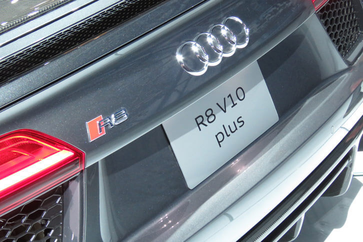 アウディR8 V10プラス