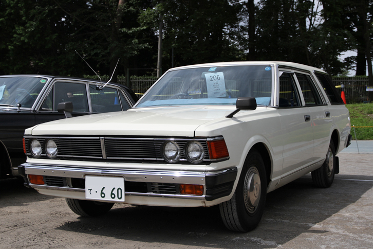 1980年「日産セドリック・バン」。型式名430こと5代目セドリックの4ナンバーの商用バンだが、丸目4灯ヘッドライトを持った珍しいスタンダード仕様。