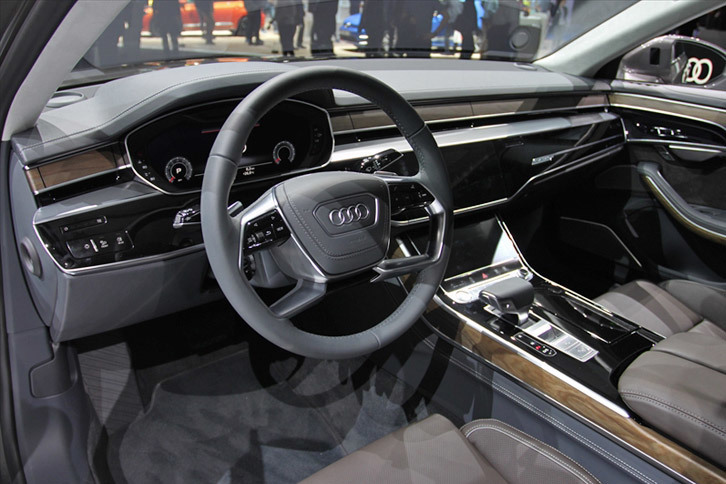 アウディA8 L（インテリア）