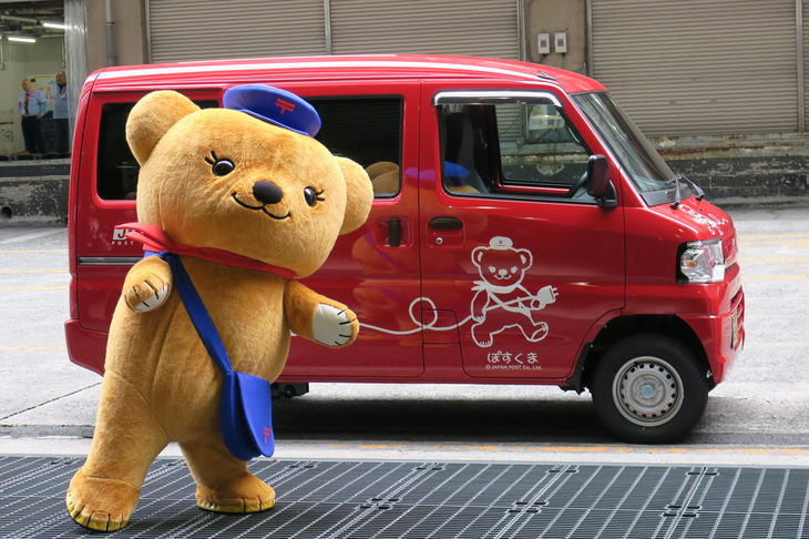 配送業に携わる企業の間では、すでに配送車の電動化が推し進められている。例えば日本郵政は、2019年11月に1200台の「三菱ミニキャブ ミーブ」を配備すると発表。メディア向けに車両を公開した。