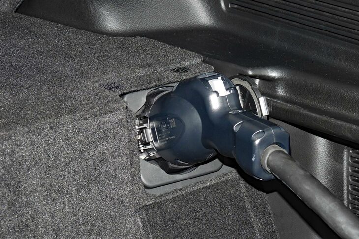 ホンダCR-V e：FCEV（DC給電コネクター）