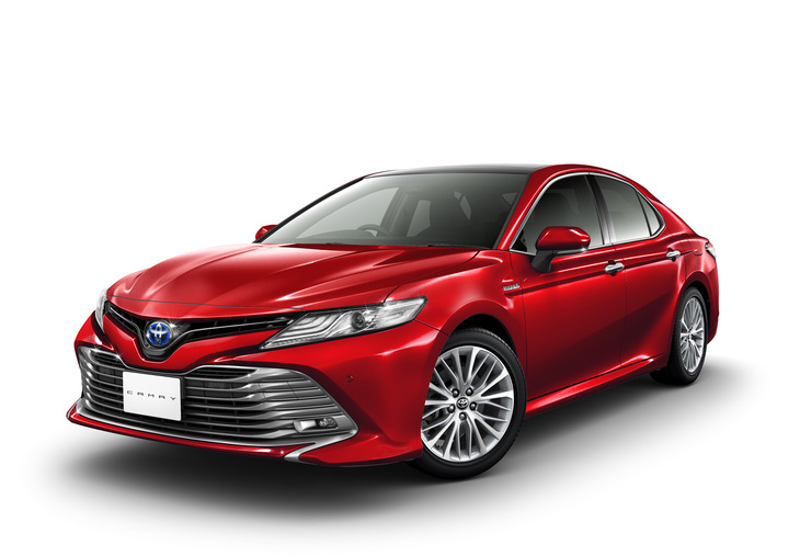 2017年に登場した現行となる10代目「カムリ」。「上質だが地味なセダン」という既存のイメージを覆した面構えに驚かされた。