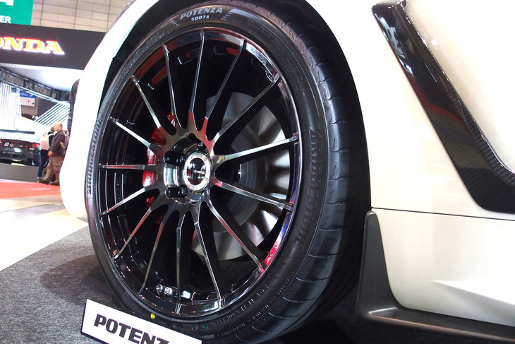 インフィニティQ60レッドスポーツ400