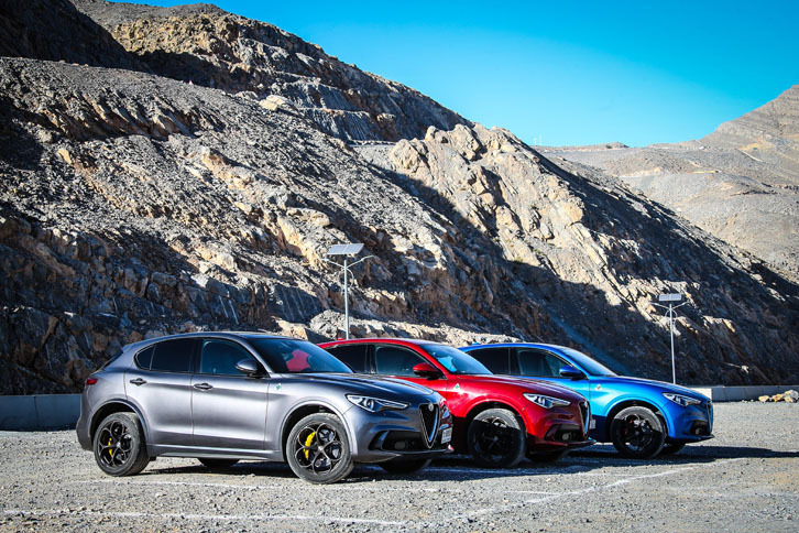 2.9リッターV6ツインターボエンジンと4WDの「Q4システム」の組み合わせはこのモデルが初。通常時の駆動力配分は前0：後ろ100。最大で50：50まで変化する。