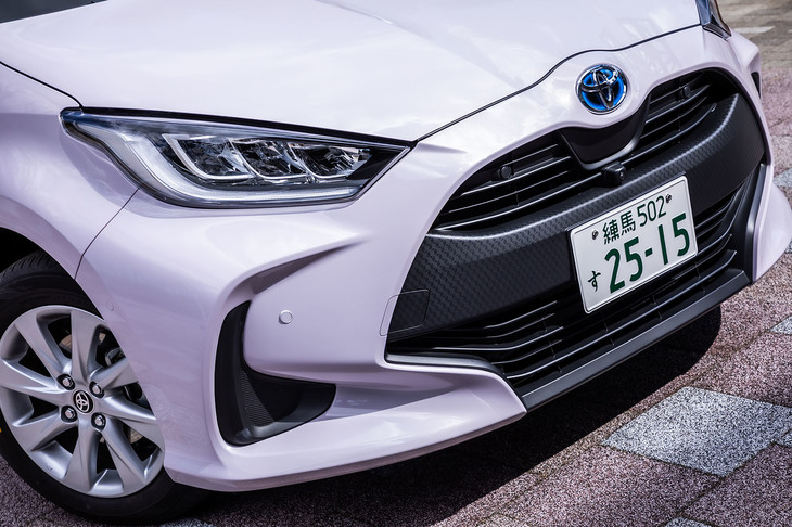 12モデル設定されたラインナップの中から今回試乗したのは、最量販モデルに位置付けられている「ハイブリッドG」。試乗車にはオプションの3灯式フルLEDヘッドランプが装着されていた。