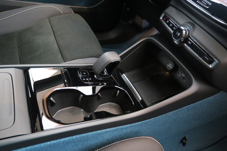 ボルボC40リチャージ（センターコンソール）