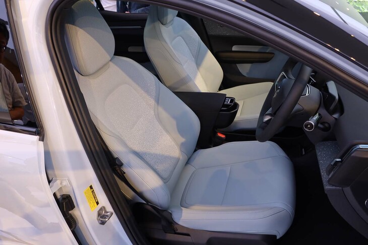 ボルボEX30ウルトラ シングルモーター エクステンデッドレンジ（フロントシート）