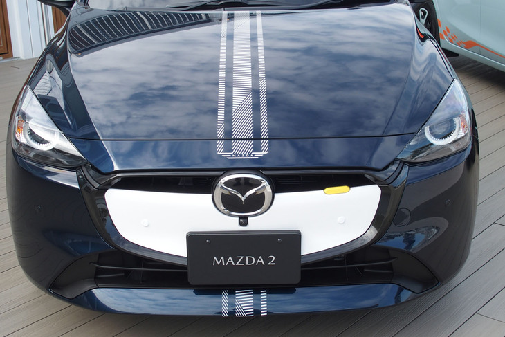マツダ2 15 BD CLAP POP架装車（フロントグリル）