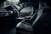 「B4 Sビターボ エディション99クーペ」の電動スポーツシート。