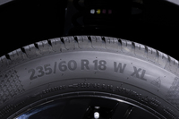 「ID.4」には純正装着サイズの235/60R18を装着。順次発売予定ではあるものの、15インチから21インチまで全49サイズを取りそろえている。