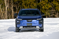 フロントマスクは「ソルテラ」とあまり変わらないが、バンパー下部のメッキのあしらいによって上質感をプラス。ホイールアーチがマット仕上げになるのも「トレイルシーカー」の特徴だ（ソルテラはグロスブラック）。