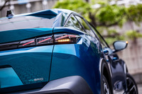 フルLEDのリアコンビランプは、ライオンのかぎ爪をイメージした3本のラインで先進性とモダンな印象を表現したという。「GT」グレードでは立体的な光を放つ、3Dタイプのデザインが採用される。