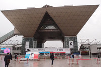 2017年の東京モーターショーより、会場となった東京ビッグサイトの様子。人がいないのはプレスデーの受付前だからで、一般公開日までここまで閑古鳥（かんこどり）が鳴いていた訳ではない。念のため。