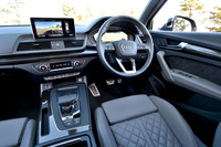 アウディSQ5の画像