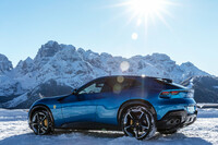 フェラーリならではの高い動力性能と、このスタイリングと高度な4WD機構が実現する悪路走破性、そして4ドア・4シーターならではの機能性を併せ持つ「フェラーリ・プロサングエ」。肯定的な人はもちろん、否定的な意見を持つ古参のフェラーリファンも、ぜひ一度試してみてほしい。