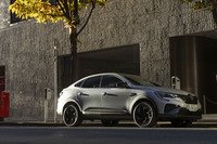 ストップ＆ゴー機能付きのアダプティブクルーズコントロールやレーンセンタリングアシストなど、先進運転支援装備の充実ぶりが光る。