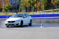 続いてはジムカーナコースにチャレンジ。ここでも路面に水が撒いてあり、ウエット路面とドライ路面とを交互に走ることになる。