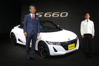 クルマと一緒に記念撮影