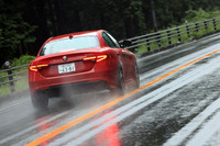 FRのスポーツセダンとして、しっかりとつくり込まれた「アルファ・ロメオ・ジュリア」。あと数年したら、「あれ、実はいいクルマだったよね」と語られるようになるかもしれない。