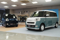 ダイハツの最新モデルである2代目「ムーヴ キャンバス」。一通りの予防安全装備が完備されるほか、ACCを上級グレードに標準で、中間グレードにオプションで採用。販売店オプションのナビやディスプレイオーディオの搭載車なら「ダイハツコネクト」も利用できるという。……つくづく思うのだが、日本の軽自動車ってスゴくないですか？