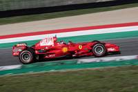 サーキットを走る、オーナー所有のフェラーリのF1マシン。こうした車両のメンテナンスやサーキット走行の準備なども、コルセ・クリエンティが行う。