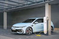 プラグインハイブリッド車には19.7kWhの大型バッテリーが搭載される。