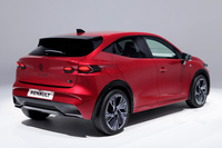 新型「クリオ」のデザインは、2025年5月にルノーからステランティスに移籍した、ジル・ヴィダル氏の置き土産ともいわれている。真相はいかに？