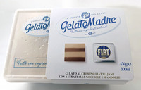 紙製の帯をスライドさせると、プラスチック製ケースが出てきた。