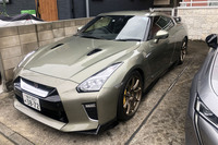 「GT-R」の2024年モデルに試乗した後、2022年モデル（写真）にも乗ることができた。2024年モデルのほうが低い回転域で車内に響く疑似サウンドのボリュームが大きく、1400rpmで一般道を流していても、刺激的に仕上げられていることがわかった。