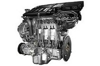 
	シリンダーブロックを上下に分割したMZRシリーズ。1.3、1.5リッターともに、「平成12年基準排出ガス規制」50％低減レベルの「優-低排出ガス車」を取得。いわゆる2ツ星だ。
	 