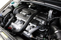 2.5リッターターボエンジンのスペックは、2004年モデルと変わらず。209ps、32.6kgmを発生する。